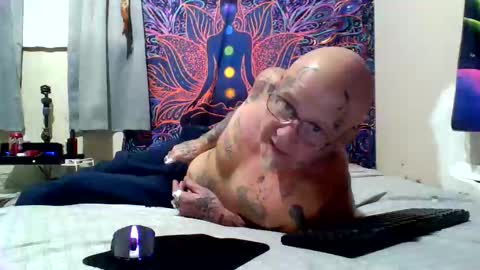 Snapshot of ishootropes77 chatting on February 14, 8:55 am ishootropes77 online show from February 14, 8:55 am