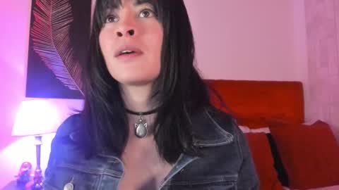 Snapshot of isis_diosa chatting on March 9, 4:22 pm Ana Maria online show from March 9, 4:22 pm