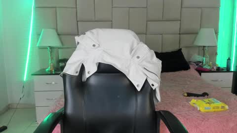 Pauli online show from December 16, 7:21 pm