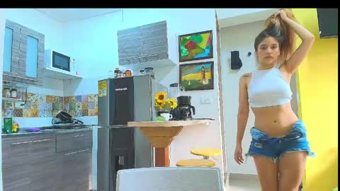Snapshot of isis_pink chatting on June 2, 9:39 pm Alaya online show from June 2, 9:39 pm
