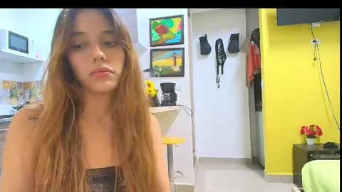 Snapshot of isis_pink chatting on June 9, 2:01 am Alaya online show from June 9, 2:01 am
