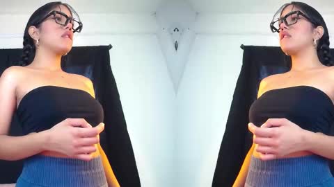 Snapshot of isis_valen chatting on December 3, 12:36 pm isis_valen online show from December 3, 12:36 pm