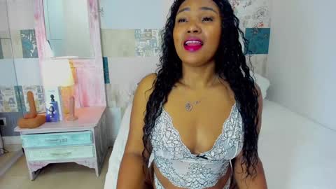 Snapshot of isla_scott chatting on January 12, 11:17 am Vanessa online show from January 12, 11:17 am