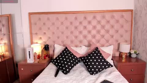 Snapshot of isla_scott chatting on February 16, 11:16 am Vanessa online show from February 16, 11:16 am