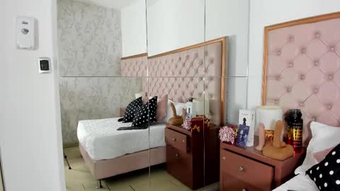 Snapshot of isla_scott chatting on February 24, 11:10 am Vanessa online show from February 24, 11:10 am