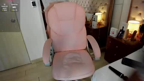 Snapshot of isla_scott chatting on March 6, 11:25 am Vanessa online show from March 6, 11:25 am