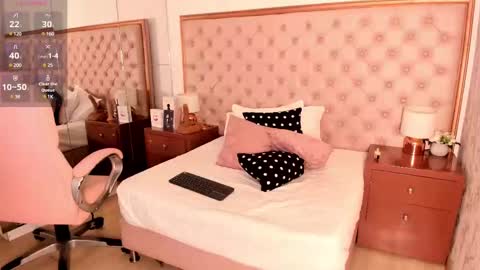 Snapshot of isla_scott chatting on March 12, 5:38 pm Vanessa online show from March 12, 5:38 pm