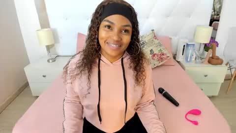 Snapshot of isla_scott chatting on October 5, 11:19 am Vanessa online show from October 5, 11:19 am