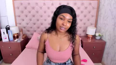 Snapshot of isla_scott chatting on October 19, 11:33 am Vanessa online show from October 19, 11:33 am