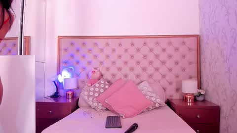 Snapshot of isla_scott chatting on October 27, 2:48 am Vanessa online show from October 27, 2:48 am