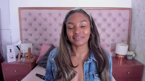 Snapshot of isla_scott chatting on November 2, 11:23 am Vanessa online show from November 2, 11:23 am