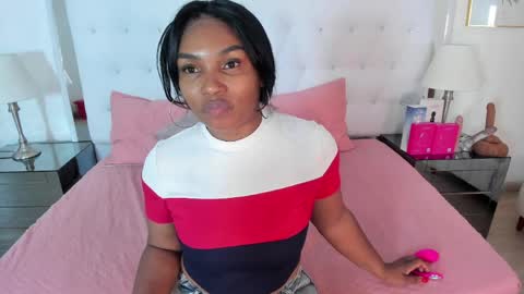 Snapshot of isla_scott chatting on April 8, 11:32 am Vanessa online show from April 8, 11:32 am