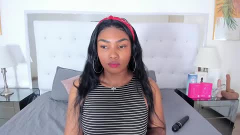 Snapshot of isla_scott chatting on April 14, 11:27 am Vanessa online show from April 14, 11:27 am