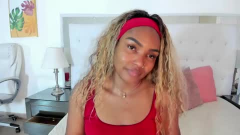 Snapshot of isla_scott chatting on May 13, 11:40 am Vanessa online show from May 13, 11:40 am