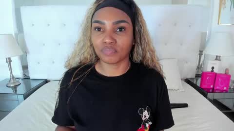 Snapshot of isla_scott chatting on May 14, 11:39 am Vanessa online show from May 14, 11:39 am
