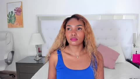 Snapshot of isla_scott chatting on June 6, 11:37 am Vanessa online show from June 6, 11:37 am