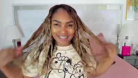 Snapshot of isla_scott chatting on June 11, 11:30 am Vanessa online show from June 11, 11:30 am