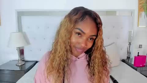 Snapshot of isla_scott chatting on June 23, 11:30 am Vanessa online show from June 23, 11:30 am
