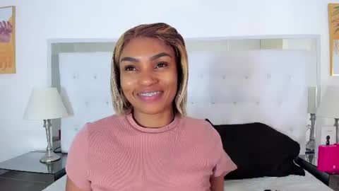 Snapshot of isla_scott chatting on July 1, 11:34 am Vanessa online show from July 1, 11:34 am