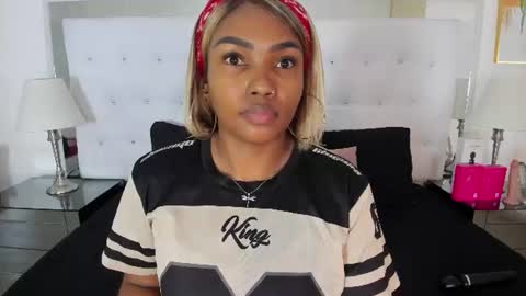 Snapshot of isla_scott chatting on July 8, 11:26 am Vanessa online show from July 8, 11:26 am