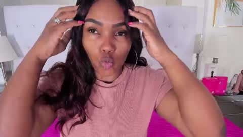 Snapshot of isla_scott chatting on July 16, 11:38 am Vanessa online show from July 16, 11:38 am
