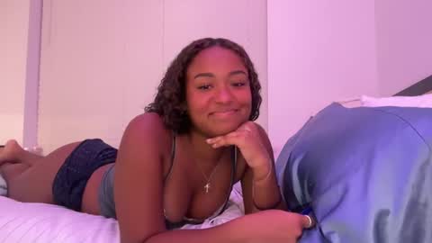 islabennettt online show from September 30, 2:27 am