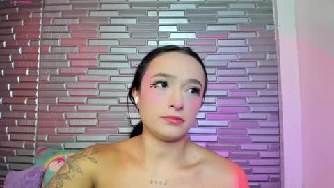 I S S A B E L A Igissaa ax    Xlittleissa  online show from December 3, 2:05 pm