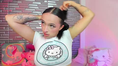 I S S A B E L A Igissaa ax    Xlittleissa  online show from January 21, 2:05 pm