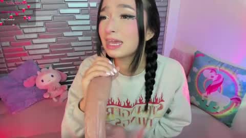 I S S A B E L A Igissaa ax    Xlittleissa  online show from February 24, 2:26 pm