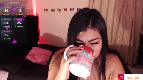 Snapshot of issa_gg chatting on September 28, 5:13 am isabella p online show from September 28, 5:13 am