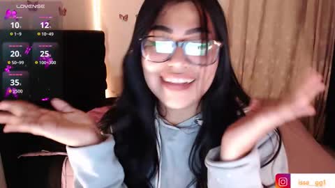 Snapshot of issa_gg chatting on October 9, 2:09 am isabella p online show from October 9, 2:09 am