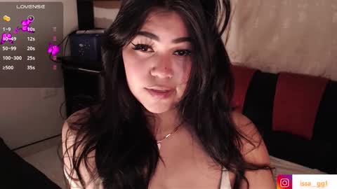 Snapshot of issa_gg chatting on November 12, 10:41 pm isabella p online show from November 12, 10:41 pm