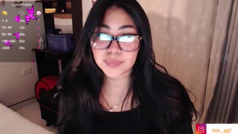 Snapshot of issa_gg chatting on December 15, 2:38 am isabella p online show from December 15, 2:38 am