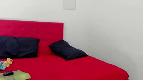 issa_kitty online show from December 11, 4:09 pm