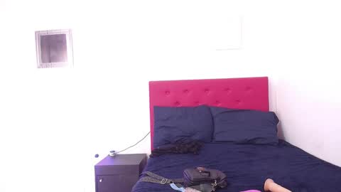 issa_kitty online show from December 24, 2:01 pm