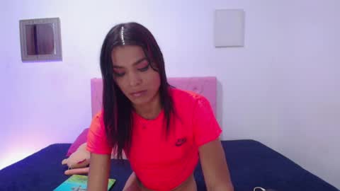 issa_kitty online show from February 25, 6:20 pm
