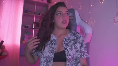 Snapshot of issa_rosse_ chatting on June 3, 6:35 pm ISSA online show from June 3, 6:35 pm