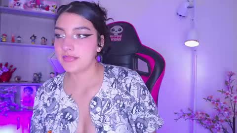 Snapshot of issa_rosse_ chatting on June 9, 6:08 pm ISSA online show from June 9, 6:08 pm