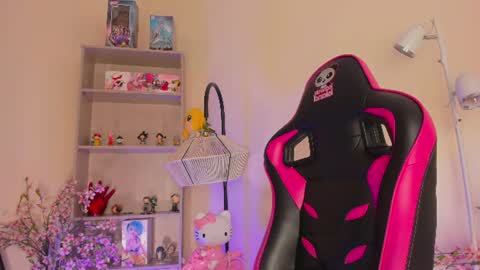 Snapshot of issa_rosse_ chatting on June 10, 6:40 pm ISSA online show from June 10, 6:40 pm