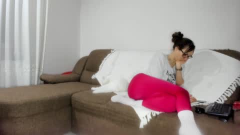 Snapshot of issabelle_69 chatting on December 6, 10:16 am Issabelle online show from December 6, 10:16 am
