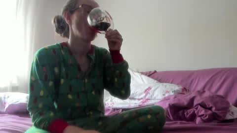 Snapshot of issabelle_69 chatting on June 3, 5:43 am Issabelle online show from June 3, 5:43 am
