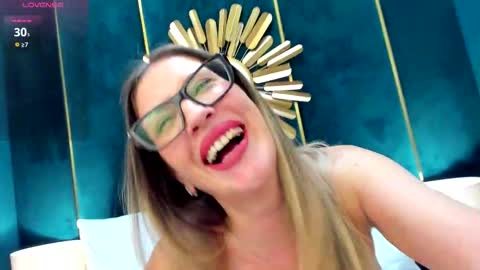 Issabel online show from March 21, 1:37 pm