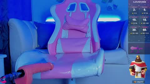 Issac online show from December 10, 10:17 am