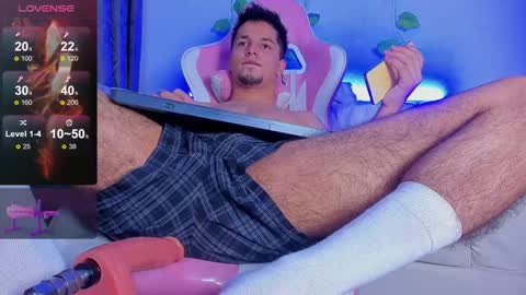 Issac online show from January 3, 4:55 am