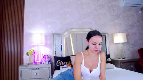 Snapshot of issadorra chatting on February 25, 10:03 am Issadorra online show from February 25, 10:03 am