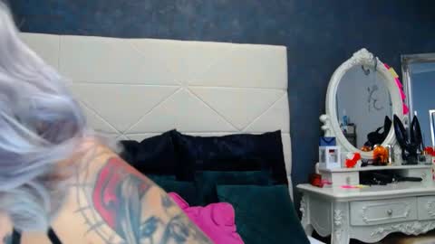 Snapshot of issasmyth chatting on December 3, 8:05 am IssaSmyth online show from December 3, 8:05 am