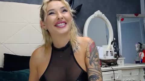 Snapshot of issasmyth chatting on October 4, 6:55 am IssaSmyth online show from October 4, 6:55 am