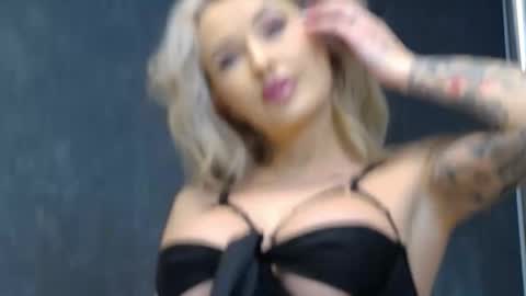 IssaSmyth online show from January 7, 4:09 pm