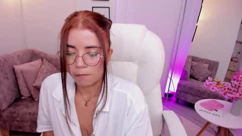 issi_loren online show from October 24, 3:19 pm