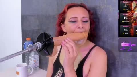 Snapshot of issys_milf chatting on April 25, 2:03 pm ISSYS online show from April 25, 2:03 pm